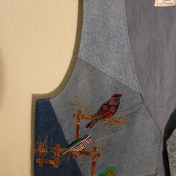 Vintage Signed Colorful Bird Embroidered Gold Trim Denim Grandmacore Vest XXL - Picture 6 of 15